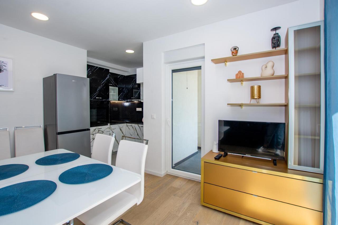 Goldy Apartment
